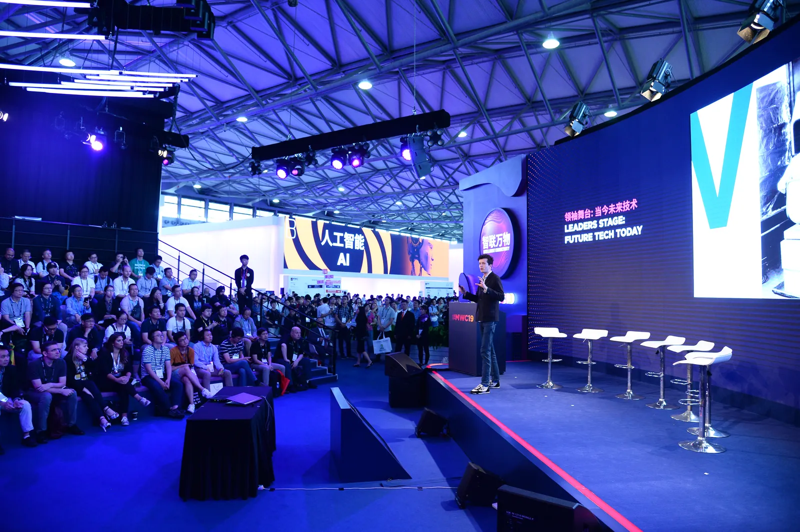 Ivan Puzyrev on the main Leaders Stage at MWC Shanghai 2019, addressing a full audience